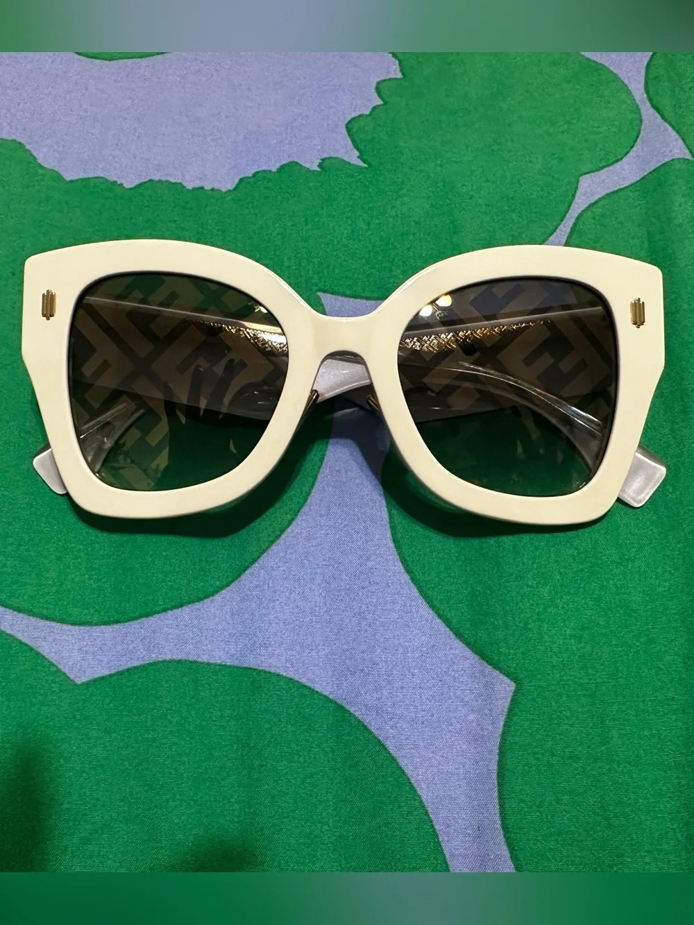 Fendi Cat Eye sunglasses